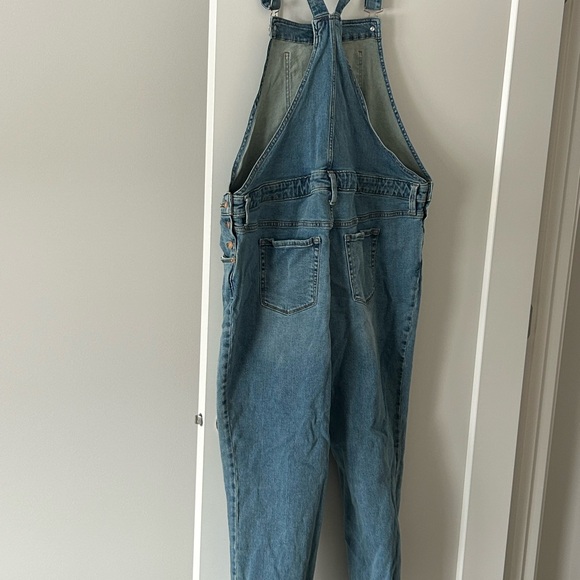 Isabel Maternity by Ingrid & Isabel Light Blue Jeans Overalls - Picture 6 of 7